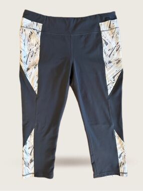 Athleta Grey & White Capri Leggings
